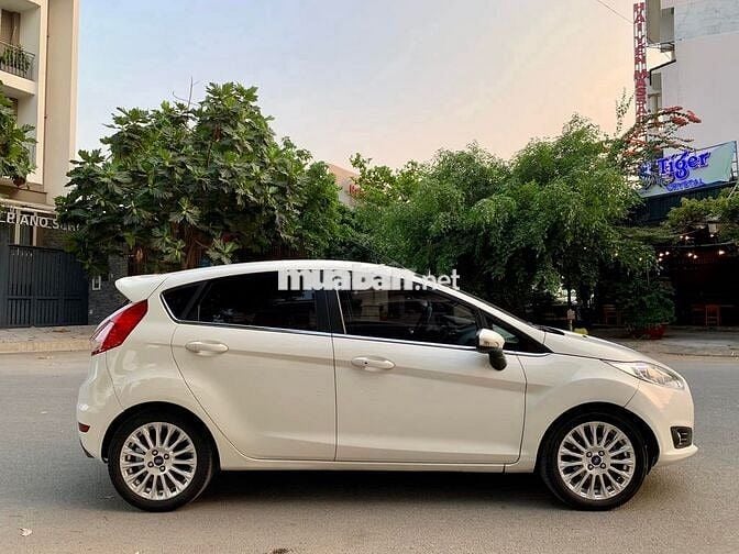 Ford Fiesta 2015 số tự động, hatcback thể thao