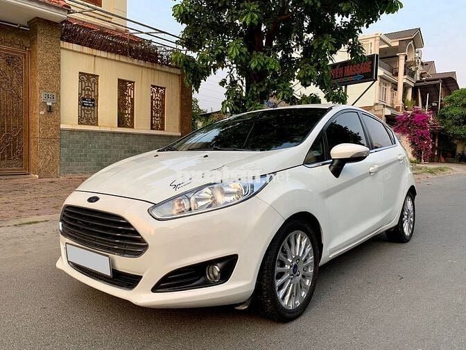 Ford Fiesta 2015 số tự động, hatcback thể thao