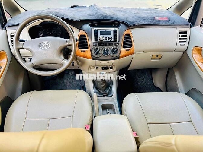 Toyota Innova 2011 G - 12800 km