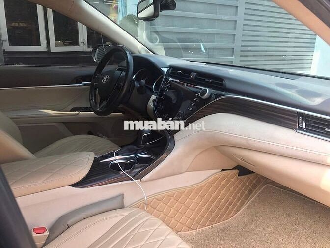 Toyota Camry 2.5Q 2020 nhập thái, màu đen