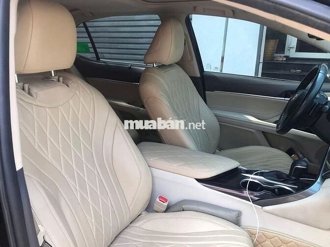 Toyota Camry 2.5Q 2020 nhập thái, màu đen