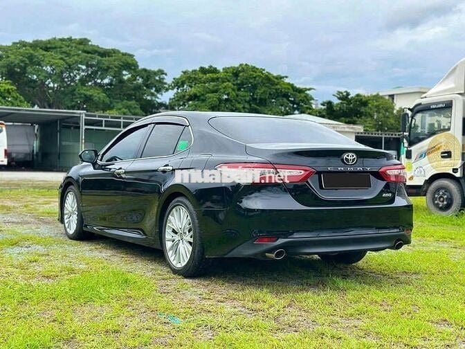 Toyota Camry 2.5Q 2020 nhập thái, màu đen