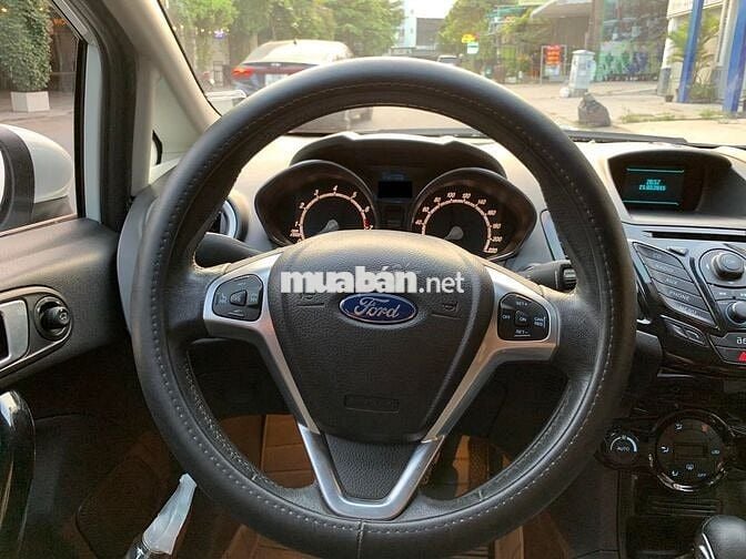 Ford Fiesta 2015 số tự động, hatcback thể thao