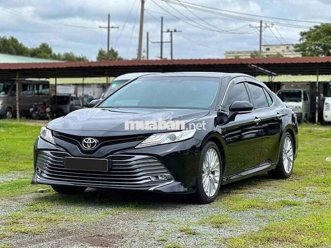 Toyota Camry 2.5Q 2020 nhập thái, màu đen