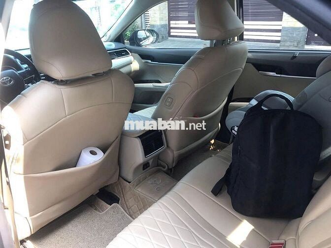 Toyota Camry 2.5Q 2020 nhập thái, màu đen