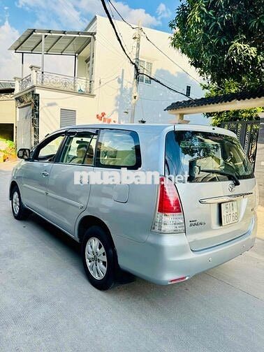 Toyota Innova 2011 G - 12800 km