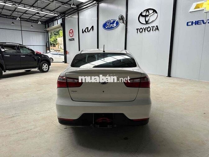 Kia Rio 2016 1.4 MT Sedan - 82000 km