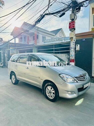 Toyota Innova 2011 G - 12800 km