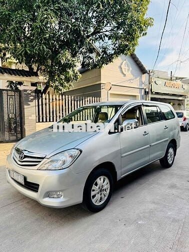 Toyota Innova 2011 G - 12800 km