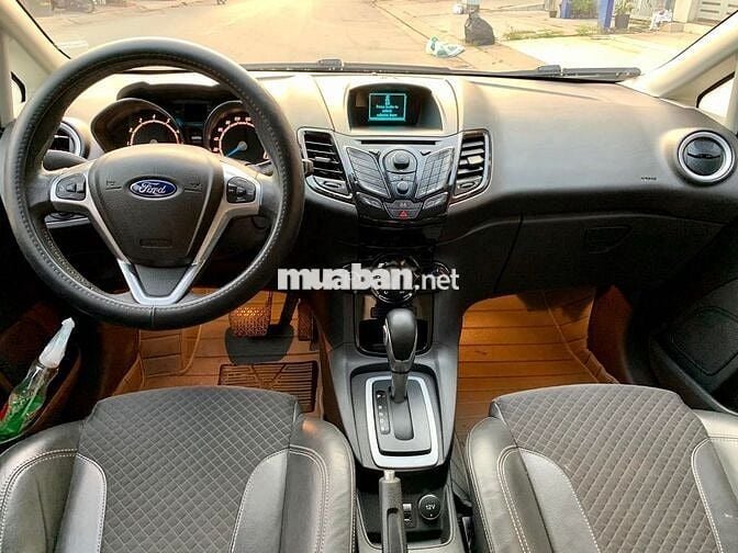 Ford Fiesta 2015 số tự động, hatcback thể thao