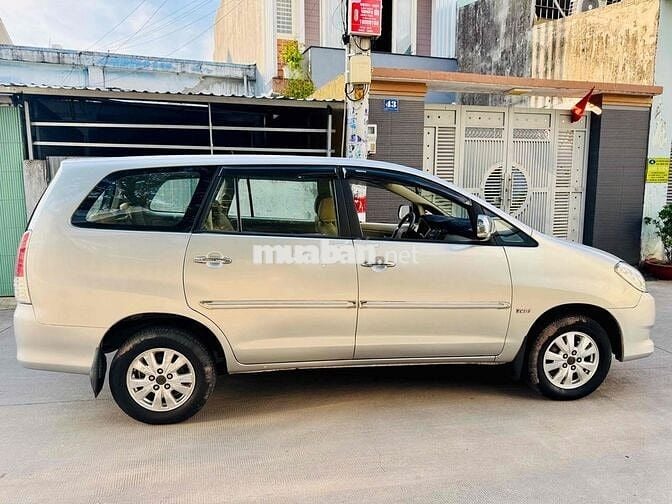 Toyota Innova 2011 G - 12800 km