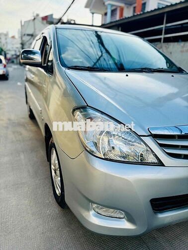 Toyota Innova 2011 G - 12800 km