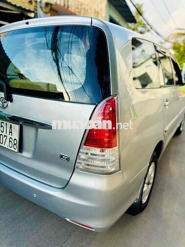Toyota Innova 2011 G - 12800 km