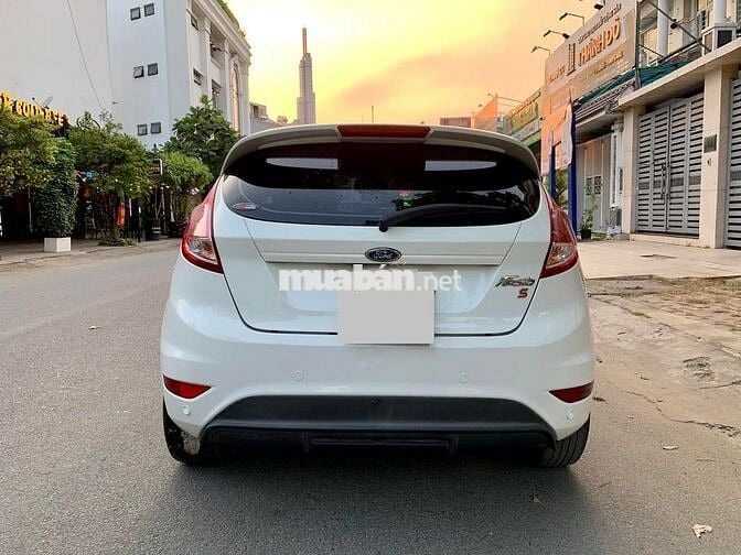 Ford Fiesta 2015 số tự động, hatcback thể thao