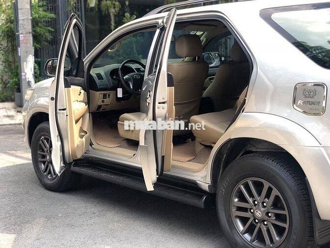 Bán xe Toyota Fortuner 2015 số tự động máy xăng