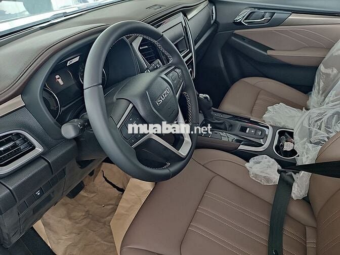 ISUZU mu-X B7 Plus màu Bạc vin 2023
