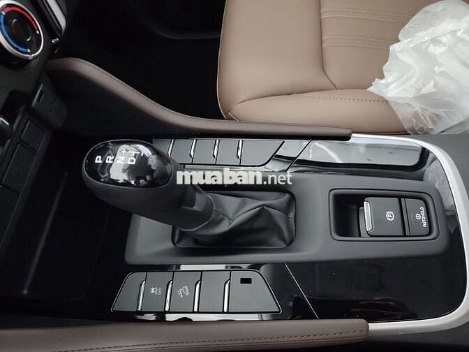 ISUZU mu-X B7 Plus màu Bạc vin 2023