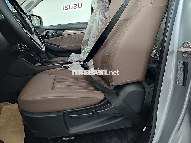 ISUZU mu-X B7 Plus màu Bạc vin 2023