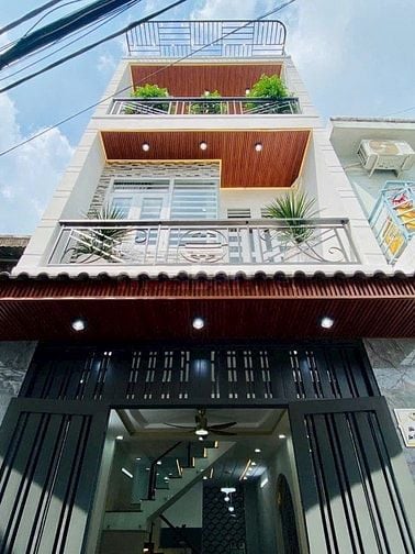 Sắp đi nước ngoài bán nhà đường Hoàng Việt - Tân Bình / Giá 2,3 Tỷ