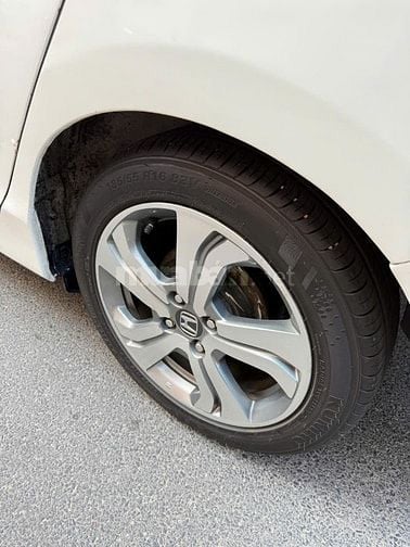 CẦN BÁN XE GIA ĐÌNH ĐANG ĐI NAY NHƯỢNG LẠI