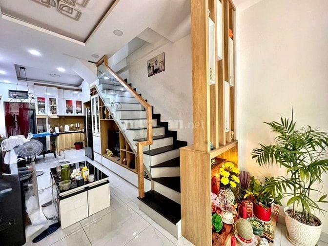 DUY NHẤT THÁNG ĐẦU ĐỂ GIÁ 4TỶ5 TL BỚT LỘC KẾ BÊN Q1 - Q3 GẦN CÔNG VIE 