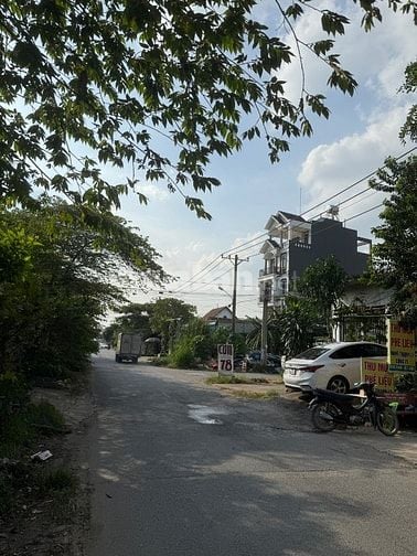 Bán đất mặt tiền ngã tư Liên Phường+ BOT