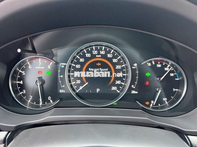 Mazda CX8 Premium mới mua đi được 10km
