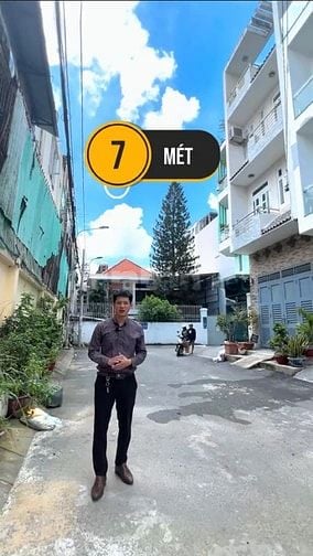 Nhà đẹp 52m2 gần Vincom Nguyễn Xí, chủ bán 2 tỷ 580. Hẻm 7m,xây 4 tầng