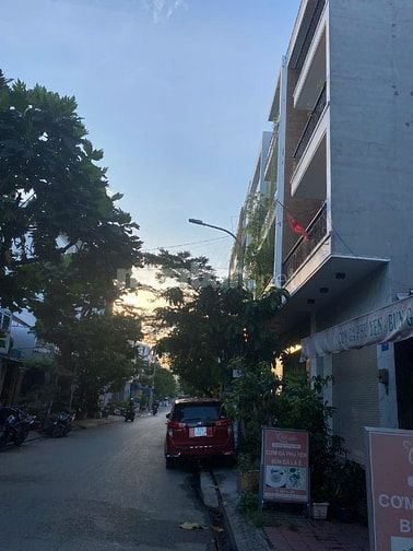 Cho thuê Nhà Nguyên căn - Mặt Bằng Kinh Doanh ngay ĐH Văn Lang