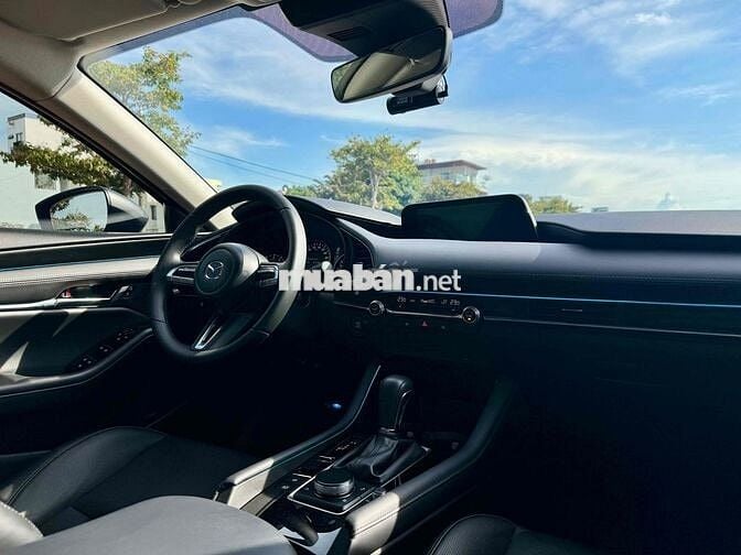 Mazda 3 2024 1.5L Luxury - 13000 km