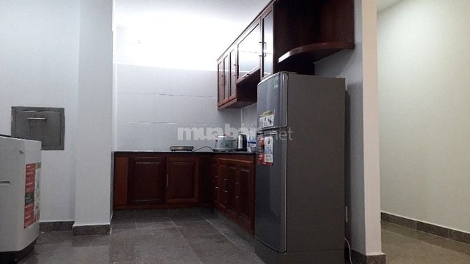 Căn hộ 2PN đầy đủ nội thất, thiết kế gỗ đơn giản, ấm áp, sang trọng