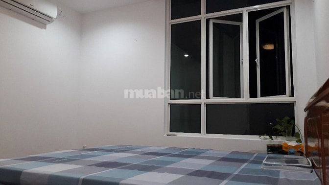 Căn hộ 2PN đầy đủ nội thất, thiết kế gỗ đơn giản, ấm áp, sang trọng