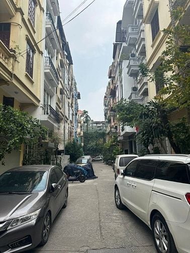 Bán nhà Đống Đa -phân lô -oto đỗ ngày đêm -54m * 5T mt 4m giá 22.5 tỷ