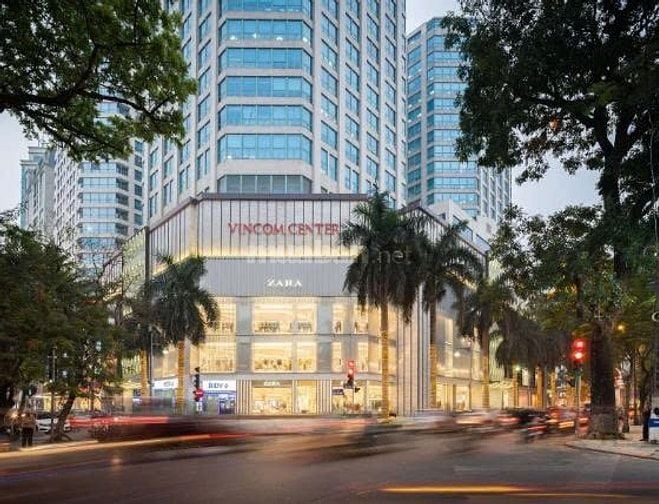 Bán đất mặt phố Bà Triệu, DT 550 m2, mặt tiền cực rộng, vị trí rất đẹp