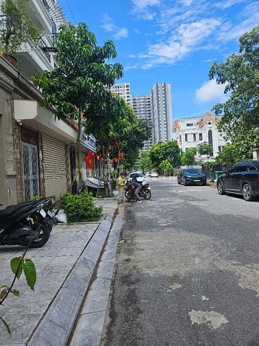 🏡 VIỆT HƯNG – BÁN ĐẤT TẶNG NHÀ 2 TẦNG – VỊ TRÍ ĐẸP – TIỆN ÍCH ĐẦY ĐỦ 