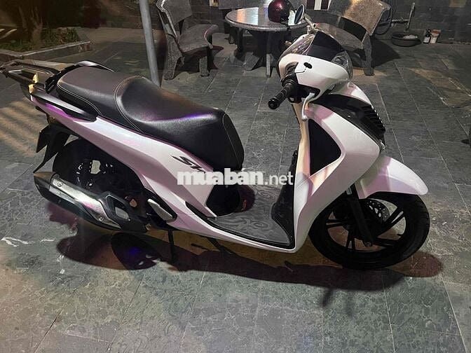 Nhà dư xe nên cần bán SH 150i ABS
