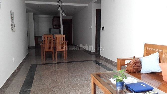 Căn hộ 2PN đầy đủ nội thất, thiết kế gỗ đơn giản, ấm áp, sang trọng