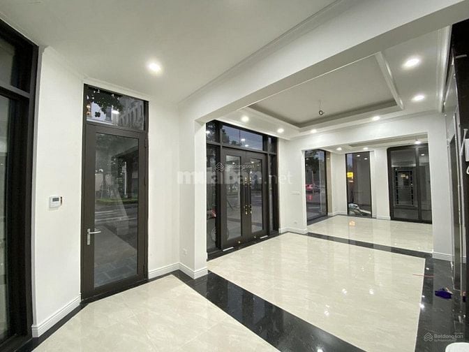 Cho thuê nhà mặt phố 7 tầng tại Him Lam Vạn Phúc, 100m2 mặt bằng, đẹp