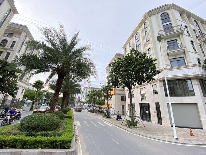Cho thuê nhà mặt phố 7 tầng tại Him Lam Vạn Phúc, 100m2 mặt bằng, đẹp