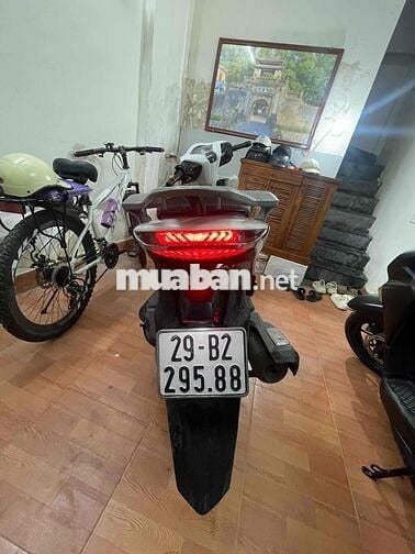 Cần bán Honda SH 2023 mới đi 9200km, biển 29 đẹp