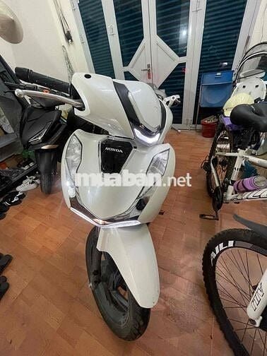 Cần bán Honda SH 2023 mới đi 9200km, biển 29 đẹp