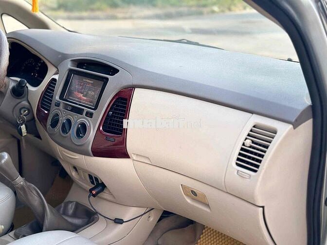 Toyota Innova 2006 G - 25000 km