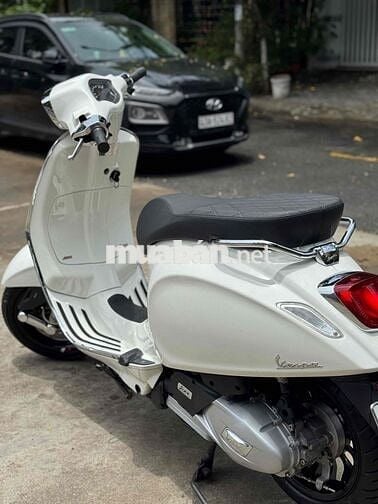 Vespa đk 2022 lên đầu gù zin 8000 km chính chủ