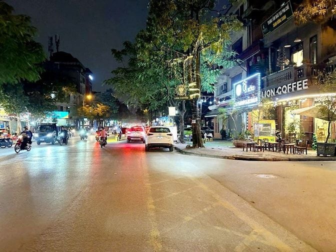 Vị trí vàng - Thuê nhà Mặt Phố Hồng Mai, vỉa hè rộng, kinh doanh đỉnh,