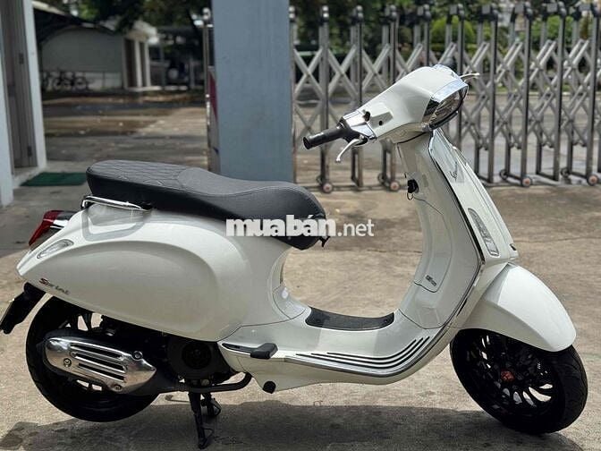 Vespa đk 2022 lên đầu gù zin 8000 km chính chủ