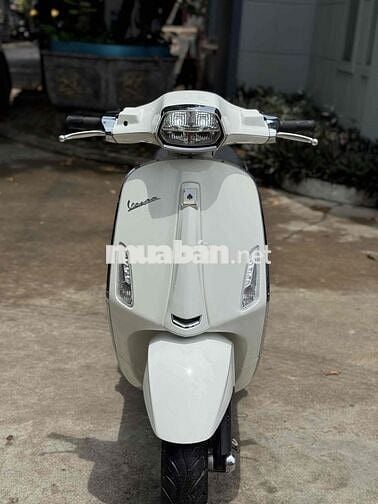 Vespa đk 2022 lên đầu gù zin 8000 km chính chủ