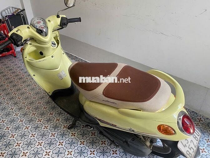 Xe Yamaha Mio màu Vàng nữ đi