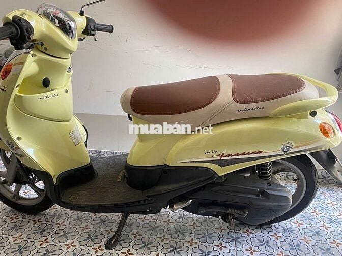 Xe Yamaha Mio màu Vàng nữ đi