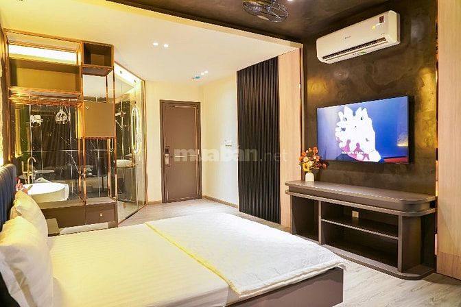 Bán khách sạn VIP. Hợp đồng thuê 180tr/th