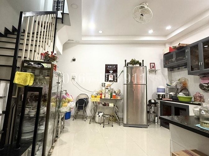 BÁN GẤP NHÀ QUẬN 11 - GẦN MẶT TIỀN - 4 TẦNG - GIÁ TỐT